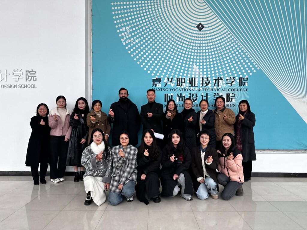 UAD e Jiaxing Vocational & Technical College